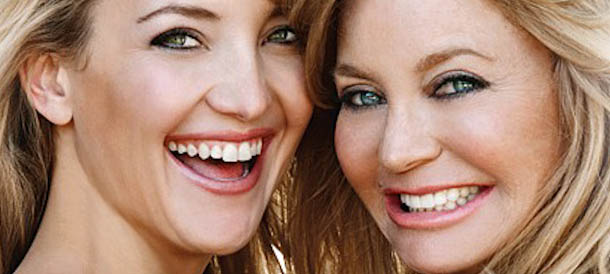 Kate-Hudson-and-Goldie-Hawn-for-Almay-2