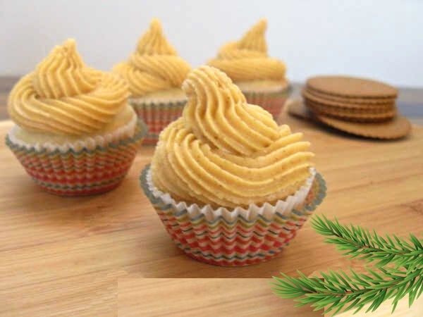 Cupcakes with Gingerbread Frosting